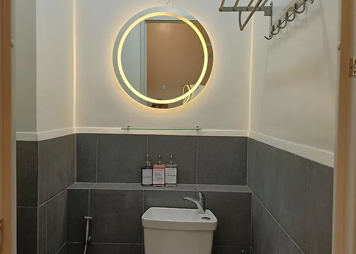 Goldyrich Staycation Place Apartahotel